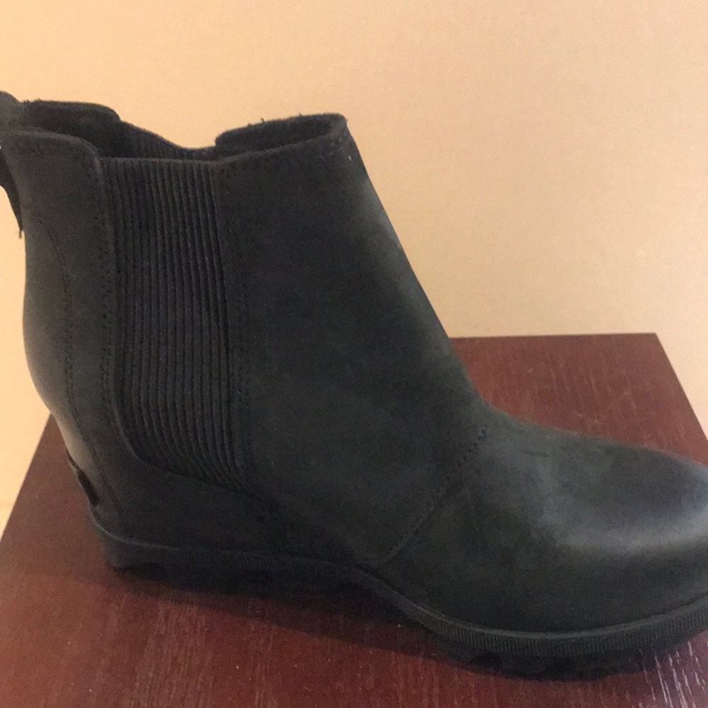New in box Sorel Joan of Arctic Chelsea bootie